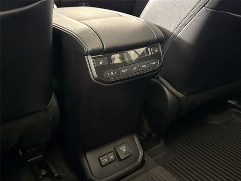 Used 2023 Toyota Highlander Platinum FWD image 37
