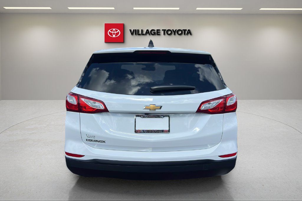 Used 2021 Chevrolet Equinox LS w/ LS Convenience Package FWD image 4