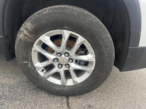 Used 2019 Chevrolet Traverse LT image 12