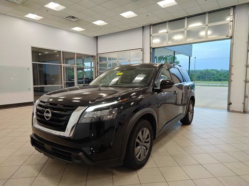 Used 2025 Nissan Pathfinder SV AWD/4WD image 7