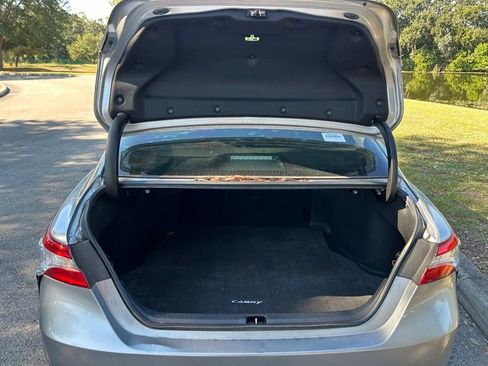 Used 2020 Toyota Camry SE image 10