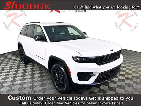 New 2025 Jeep Grand Cherokee Altitude image 1