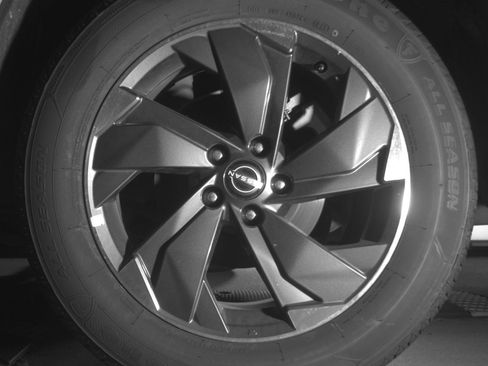 Used 2025 Nissan Rogue SV FWD image 14