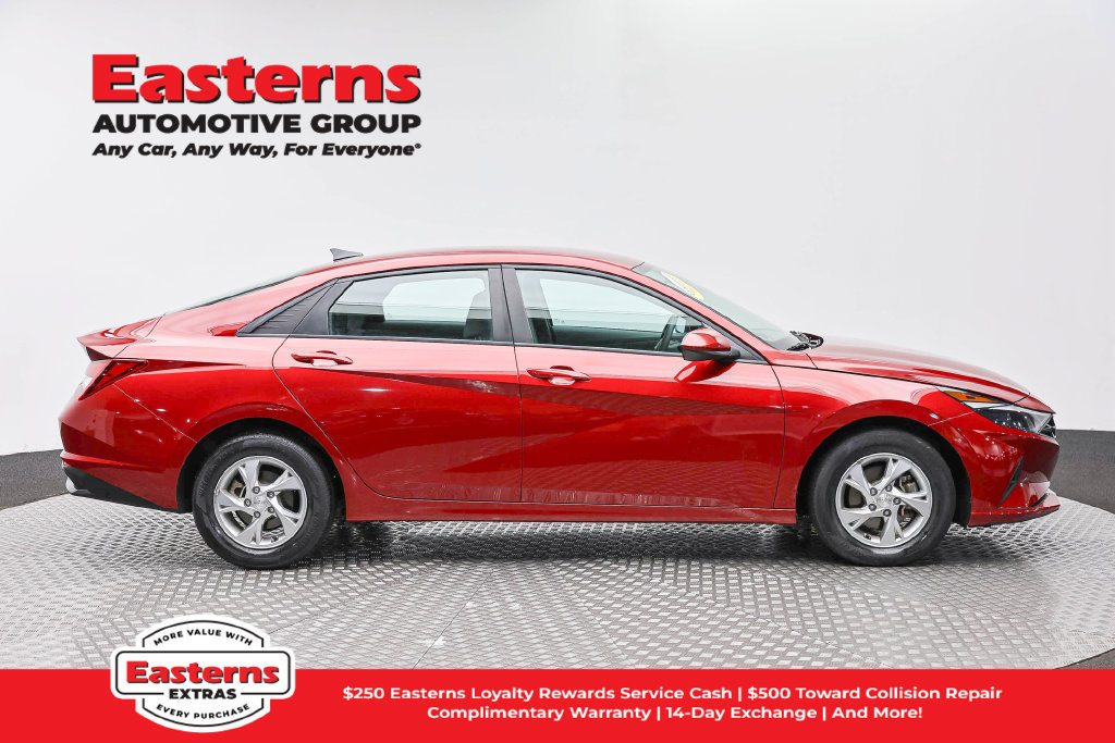 Used 2023 Hyundai Elantra SE w/ Cargo Package FWD image 5