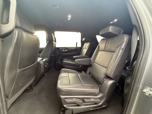 Used 2022 Chevrolet Suburban RST w/ Luxury Package image 26