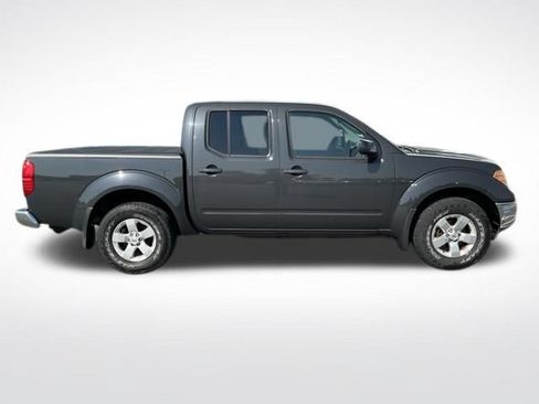 Used 2011 Nissan Frontier SV w/ SV Premium Utility Pkg AWD/4WD image 8
