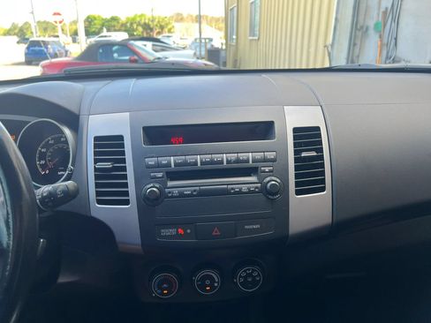 Used 2010 Mitsubishi Outlander SE FWD image 9