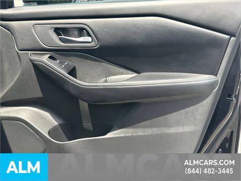 Used 2025 Nissan Rogue SV FWD image 16