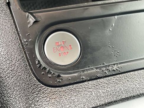 Used 2016 Volkswagen Tiguan SE image 23