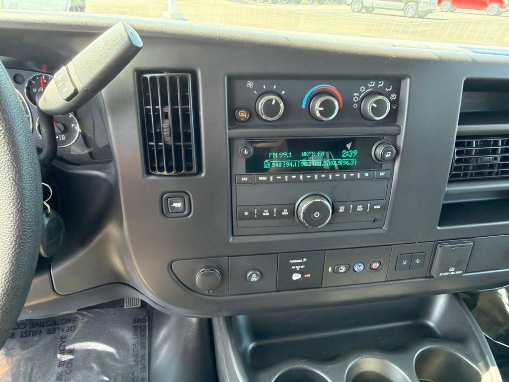 Used 2025 Chevrolet Express 3500 LT w/ LT Preferred Equipment Group RWD image 24