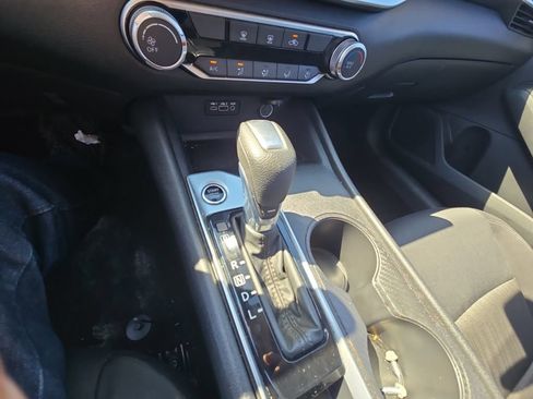 Used 2025 Nissan Altima 2.5 SV FWD image 30