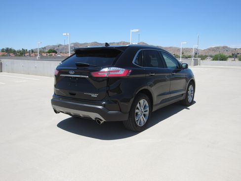 Used 2019 Ford Edge Titanium FWD image 5