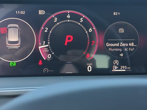 Certified 2025 Volkswagen Tiguan SE image 11