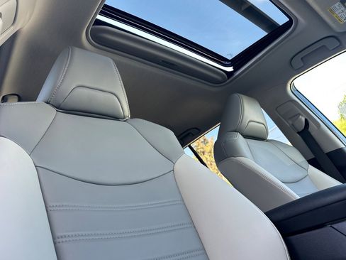 Used 2021 Toyota RAV4 XLE Premium image 17