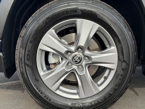 Certified 2024 Toyota Tacoma SR image 11