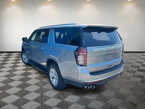 Used 2023 Chevrolet Suburban Premier image 3