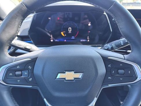 Used 2024 Chevrolet Trax LT w/ LT Convenience Package FWD image 11
