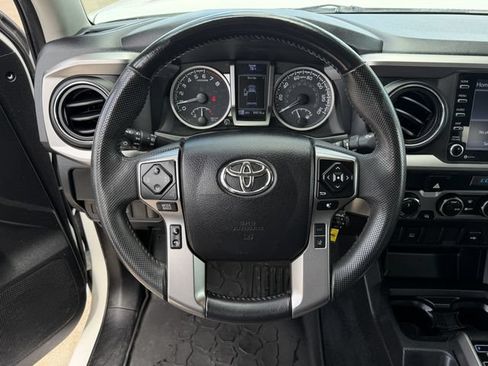 Certified 2022 Toyota Tacoma SR5 AWD/4WD image 12