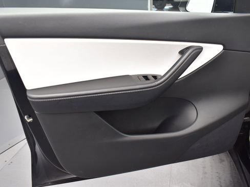 Used 2021 Tesla Model Y Long Range AWD/4WD image 5