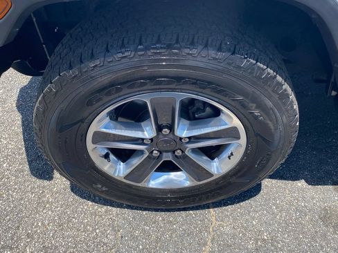 Used 2019 Jeep Wrangler Unlimited Sahara w/ Cold Weather Group AWD/4WD image 21