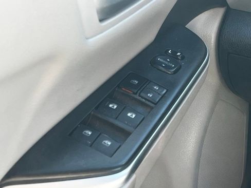 Used 2016 Toyota Camry SE image 32