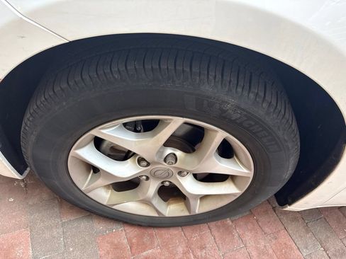 Used 2019 Chrysler Pacifica Touring-L Plus FWD image 9