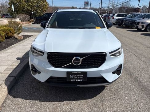 Used 2025 Volvo XC40 B5 Plus AWD/4WD image 8