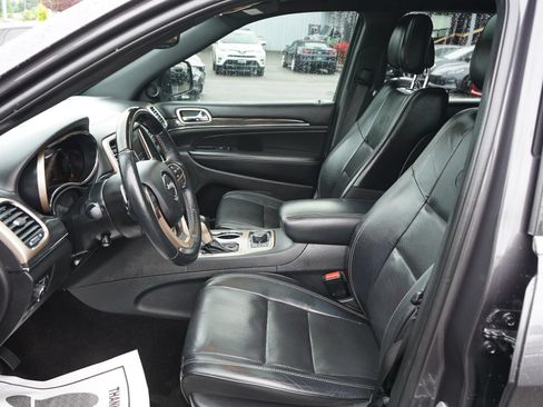 Used 2017 Jeep Grand Cherokee Overland AWD/4WD image 13