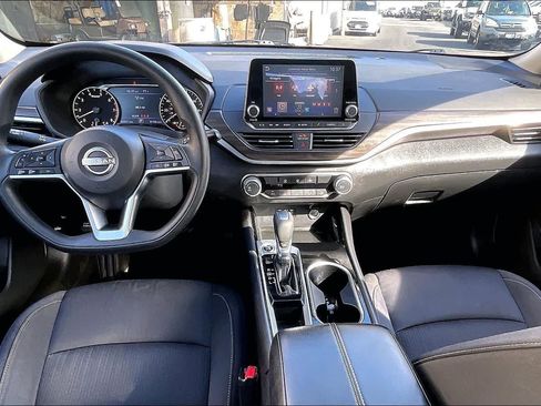 Used 2024 Nissan Altima 2.5 SV FWD image 10