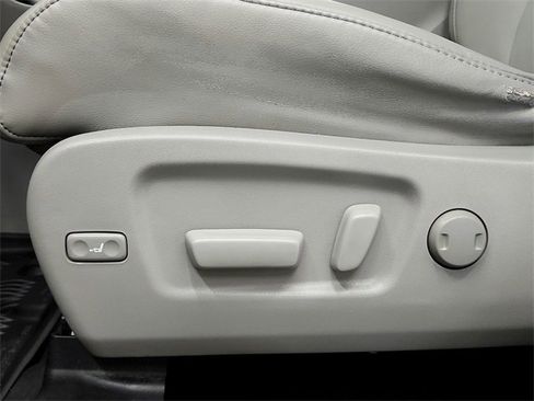 Used 2019 Toyota Highlander XLE image 30