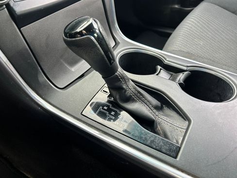 Used 2015 Toyota Camry image 18