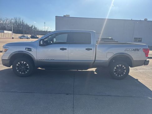 Used 2018 Nissan Titan PRO-4X image 4