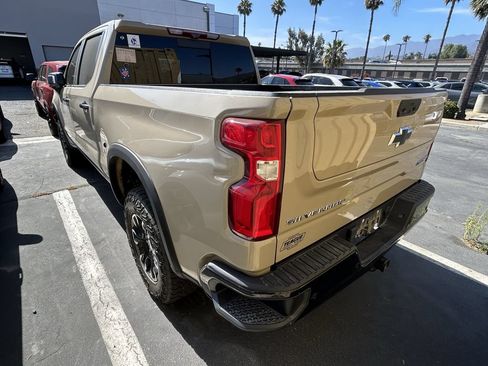 Used 2022 Chevrolet Silverado 1500 ZR2 w/ Technology Package AWD/4WD image 4