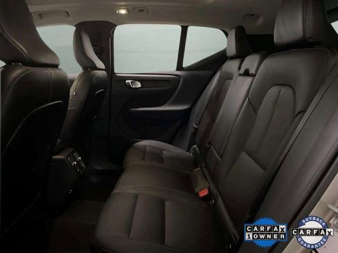 Used 2025 Volvo XC40 B5 Core image 18