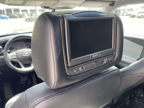 Used 2021 Ford Explorer XLT w/ Equipment Group 202A RWD image 12