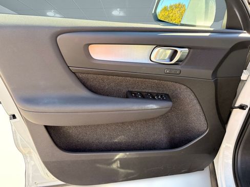 Certified 2025 Volvo XC40 B5 Core image 23