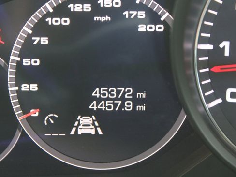 Used 2018 Porsche Panamera 4S image 33