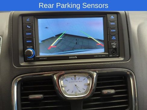 Used 2016 Chrysler Town & Country Touring-L FWD image 17