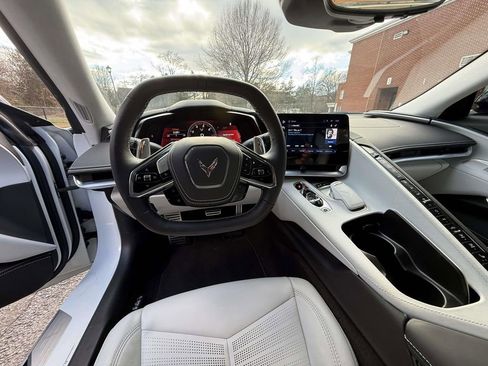 Used 2024 Chevrolet Corvette Stingray Premium Cpe w/ Z51 Performance Package image 8