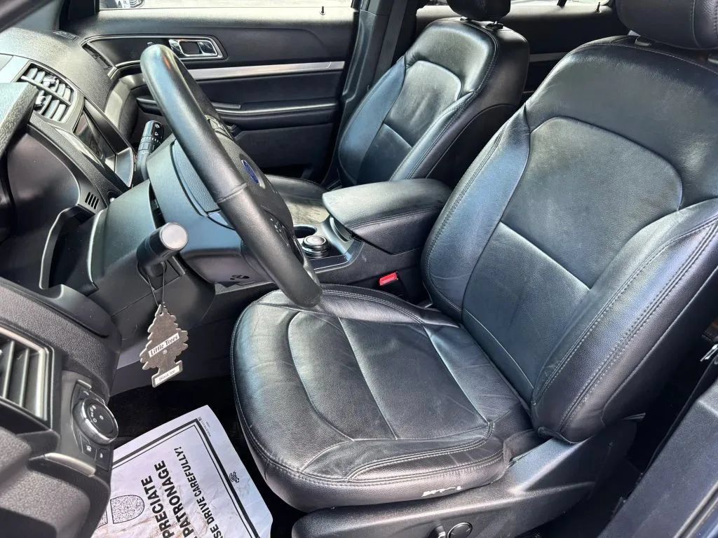 Used 2018 Ford Explorer XLT w/ Equipment Group 202A AWD/4WD image 11