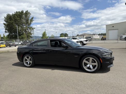 Used 2017 Dodge Charger R/T RWD image 7