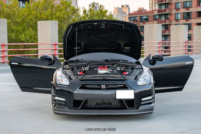 Used 2014 Nissan GT-R Premium w/ Premium Interior Package AWD/4WD image 15
