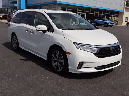 Used 2023 Honda Odyssey Touring image 2