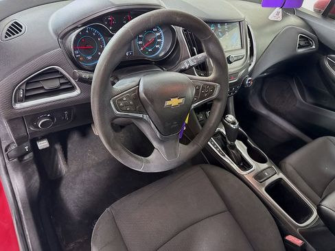 Used 2018 Chevrolet Cruze LT image 9