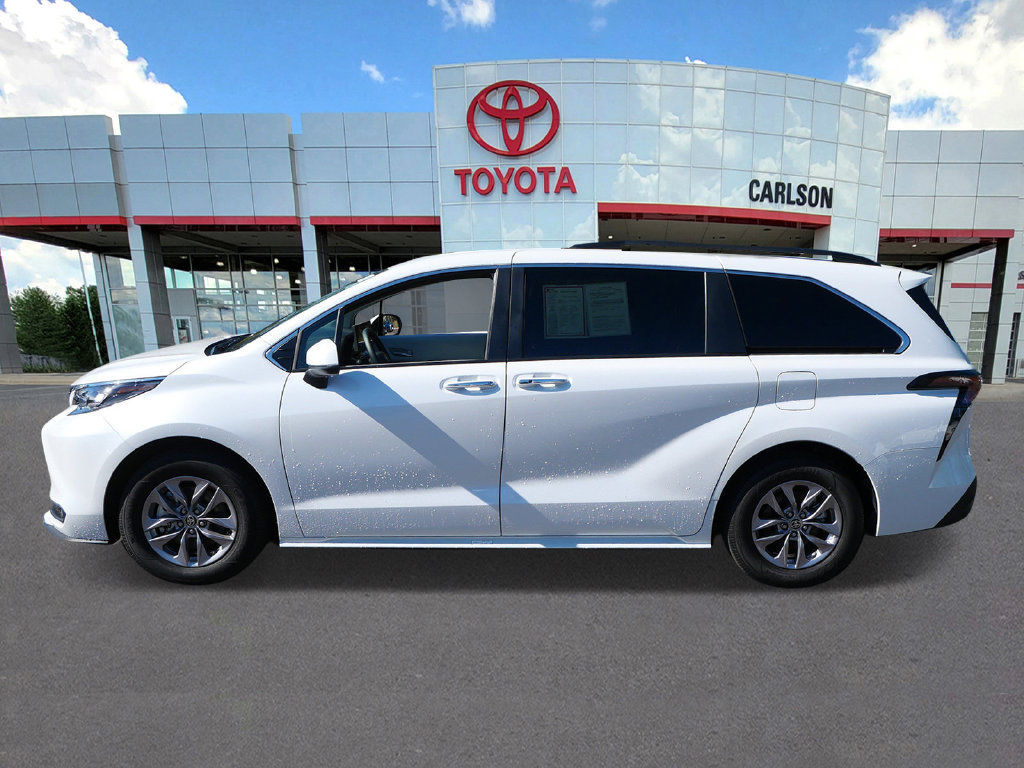 Certified 2026 Toyota Sienna XLE FWD image 7