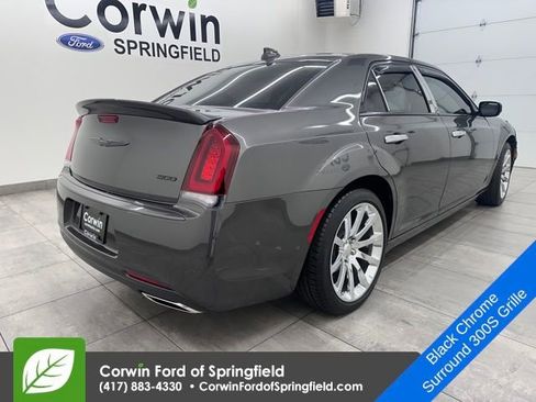 Used 2022 Chrysler 300 Touring w/ Sport Appearance Package image 5