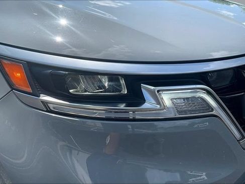 Used 2022 Kia Carnival EX FWD image 31