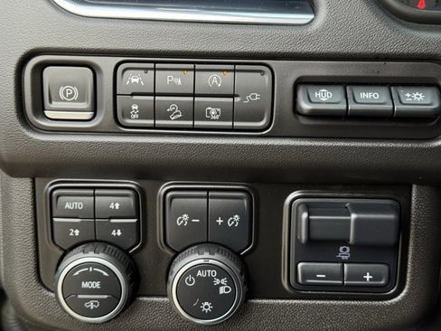 Used 2022 Chevrolet Suburban High Country image 23