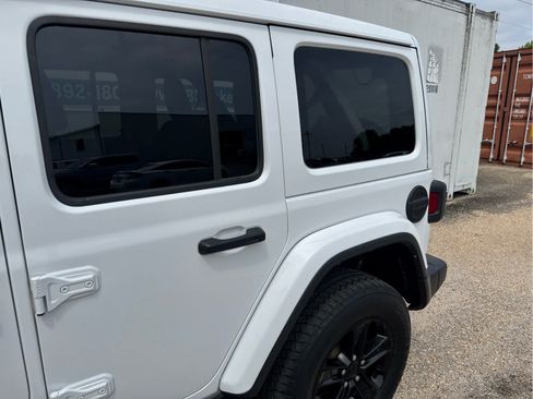 Used 2021 Jeep Wrangler Unlimited Sahara AWD/4WD image 15