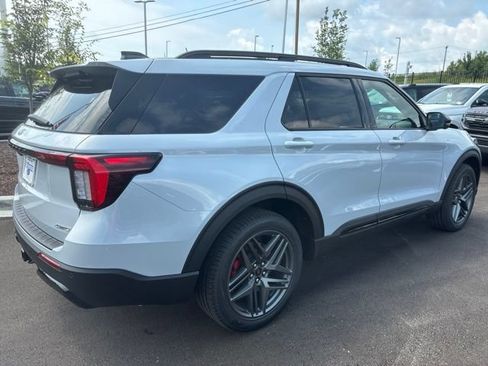 New 2026 Ford Explorer ST-Line w/ ST-Line Street Pack AWD/4WD image 9